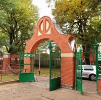 Zabytkowa brama wjazdowa, ZSB przy ul. Niegolewskiego 2 w Szczecinie